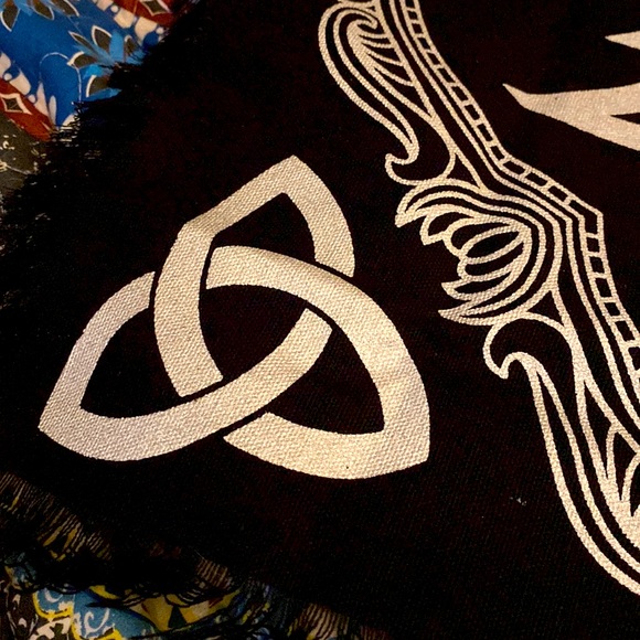 Alter Cloth - Picture 7 of 8